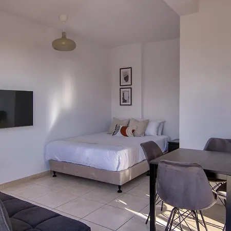 Phaedrus Living: City Flat Palas 101-2