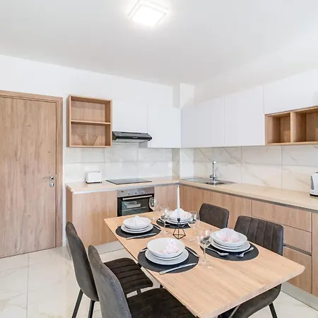 Adolina One Bedroom Apartment 202 By Ezoria-3