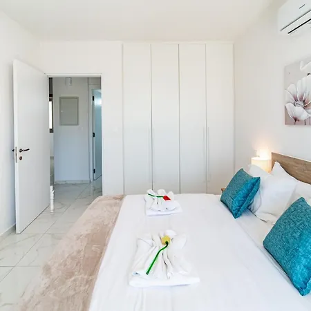 Adolina One Bedroom Apartment 104 By Ezoria-2