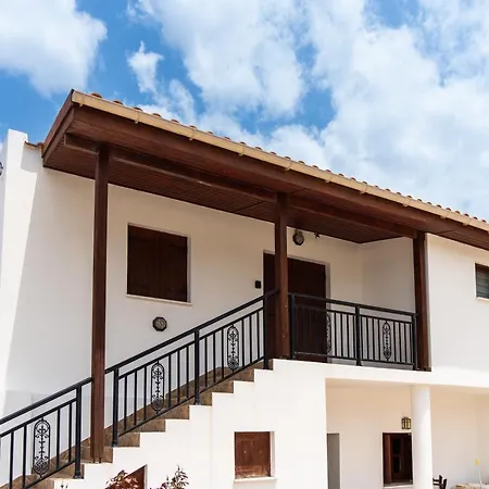 Steni Traditional Studio Apartment-3