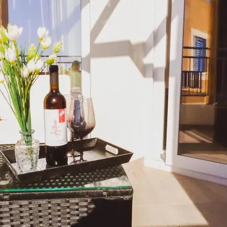 H&O Boulevard Breeze Apartment!-3