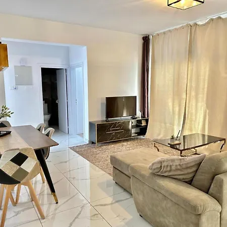 H&O Boulevard Breeze Apartment!-2