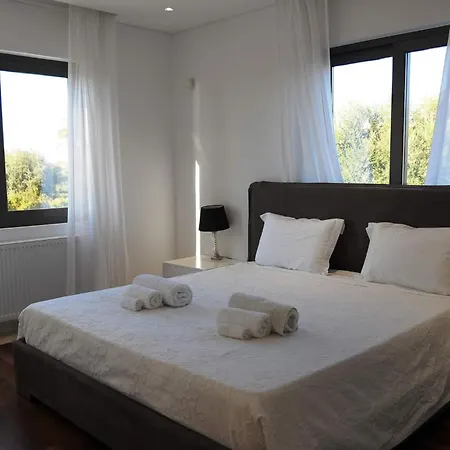 Holiday 6 Bedroom Luxury Villa-2
