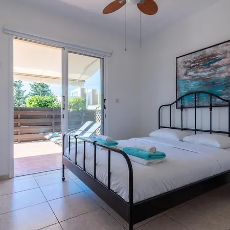 A Central Two Bedroom Pool-Side Apartment In Paphos-3