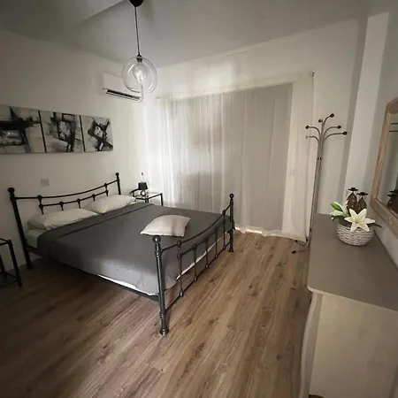 The Best Prime Location Lovely 1 Bedroom Apartment-3