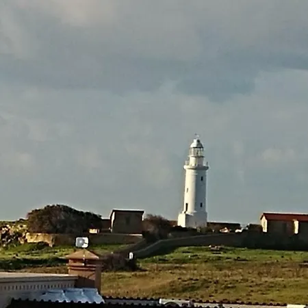 Renovated 2 Bedroom Apartment In Light House Beach-2