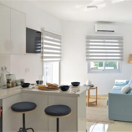 Phaedrus Living: Seaside Luxury Flat Lighthouse 68-2