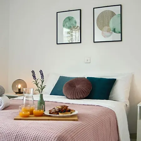Phaedrus Living: Seaside Luxury Flat Natalia House 102-3