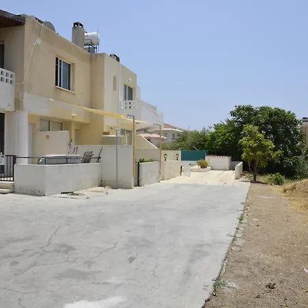 Peaceful Townhouse With Private Pool Near The Sea-3
