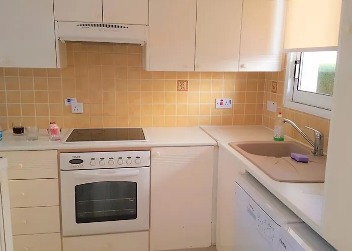 Ferienwohnung Charming 2 Bed. Ap. With Swimming Pool Paphos