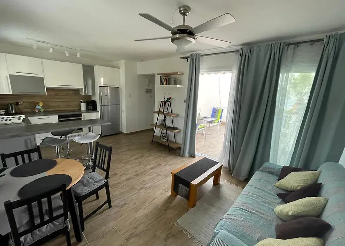 Huisdiervriedelijke Coral Bay Modern Renovated Apartment By The Sea Paphos
