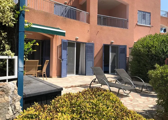 Haustierfreundliches Limnaria Villas - Comfy 2 Bed, 2 Bath Ground Floor Apartment Paphos