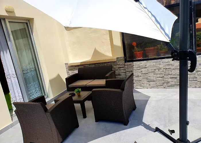 2 Bedroom Cozy Apartment Near Tourist Area, 200M From Sea Paphos