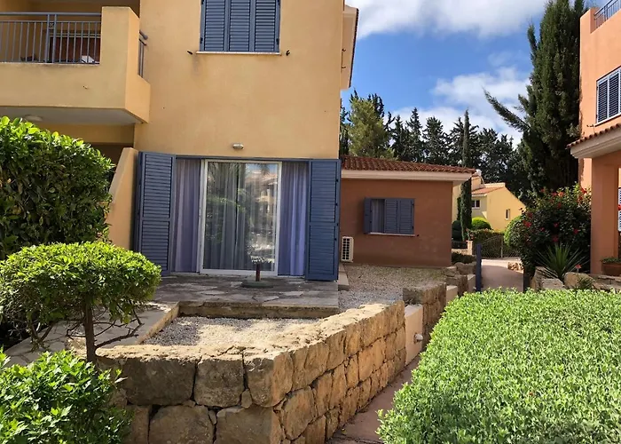 Stylish Ground Floor 2 Bed Apartment In Limnaria Gardens Paphos