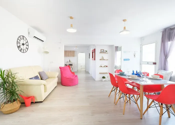 Boutique Spacious 3 Bedroom Penthouse, Sea View, 2 Terraces, Walk To Beach, Centre Paphos