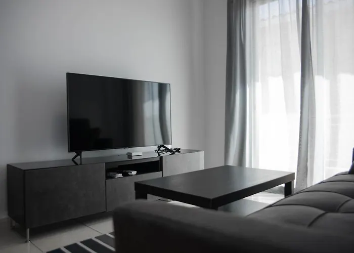 Renovated One Bedroom Apartment In Paphos With Pool