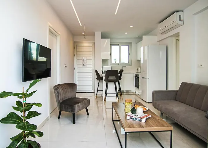 Ferienwohnung Phaedrus Living - Seaside Executive Flat Harbour 205 Paphos