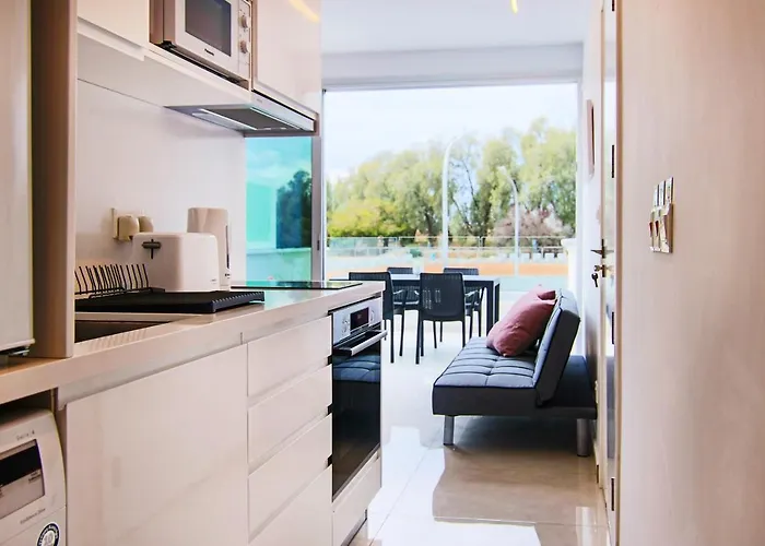 Haustierfreundliches Ferienwohnung Phaedrus Living - Seaside Luxury Flat Harbour 102 Paphos