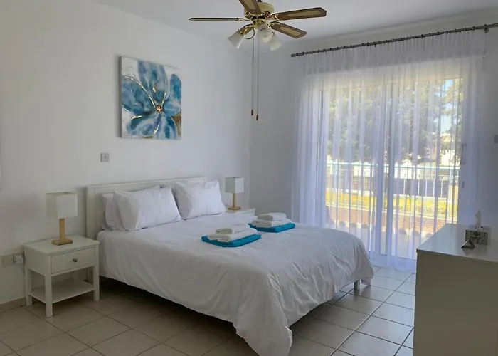 Modern, Stylish 4-Bedroom Villa - Limnaria Villas Paphos acceptant les animaux