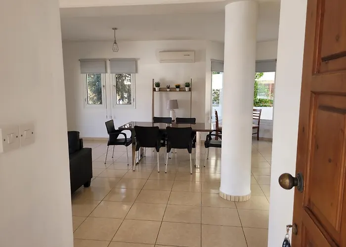 Haustierfreundliches ELeAN VILLA Paphos