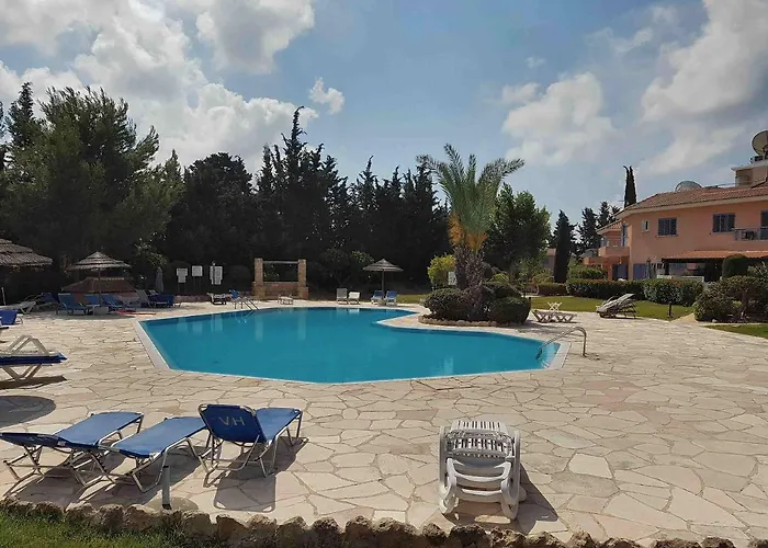 Huisdiervriedelijke Limnaria Villas - Large Modern And Comfy 2 Bed Apartment Paphos
