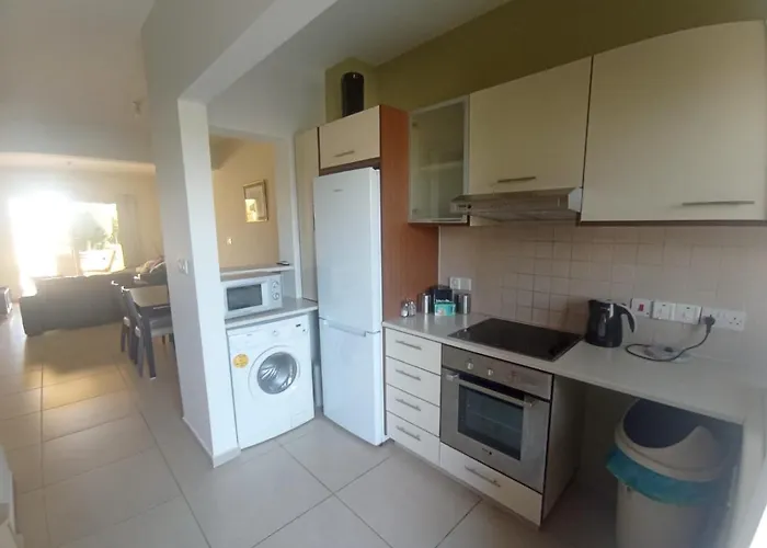 2 Bedroom Maisonette Mandria Paphos Cyprus acceptant les animaux