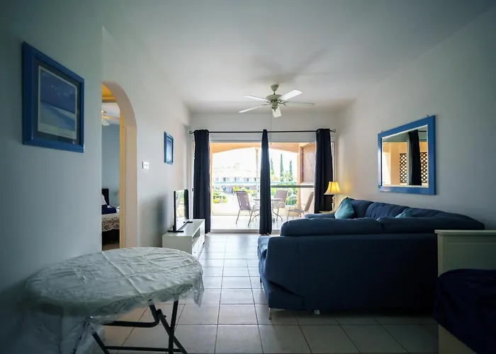 Regina Gardens Blue Apartment Paphos
