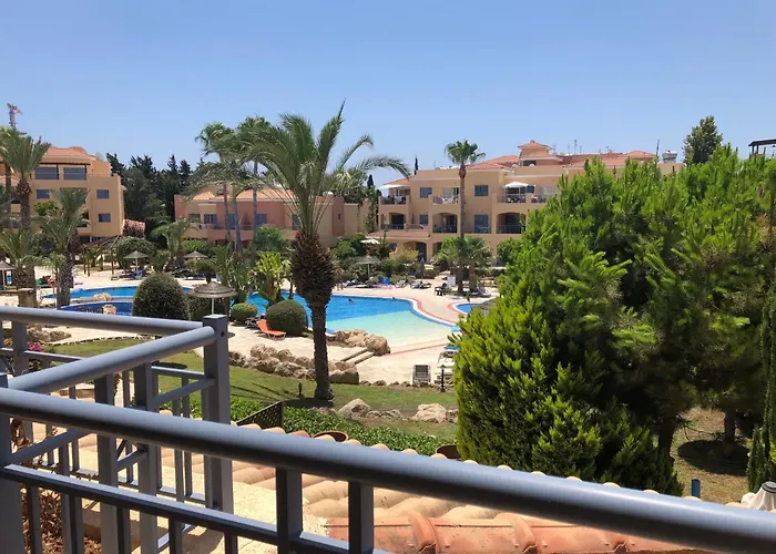 Limnaria Gardens - Modern Sunny 2 Bed Apartment Paphos