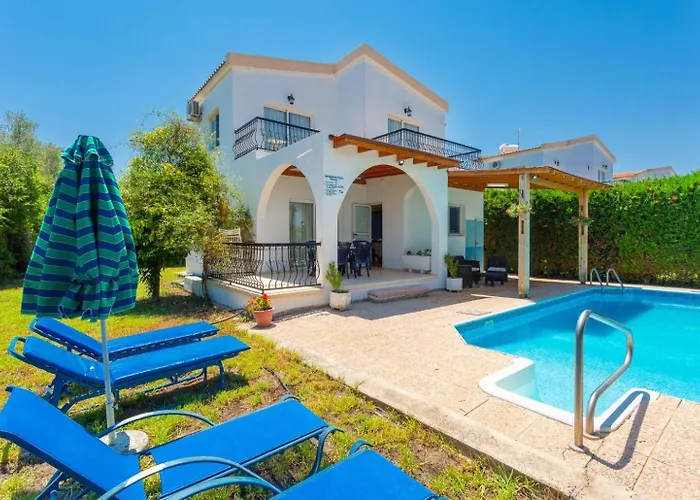 Villen mit privatem Schwimmbad in Paphos