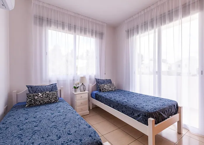 Huisdiervriedelijke Just Renovated Beautiful 2 Bed Apartment In Paphos 5 Min Drive To The Beach
