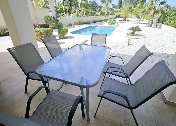 Haustierfreundliches Modern 3 Bedroom Villa, Pool And Close To Golf Course Paphos