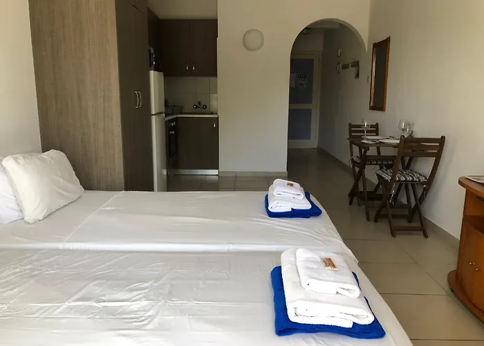 Paphos Gardens - 1Br Apt Near Pool, 5 Mins To Beach And Shops acceptant les animaux
