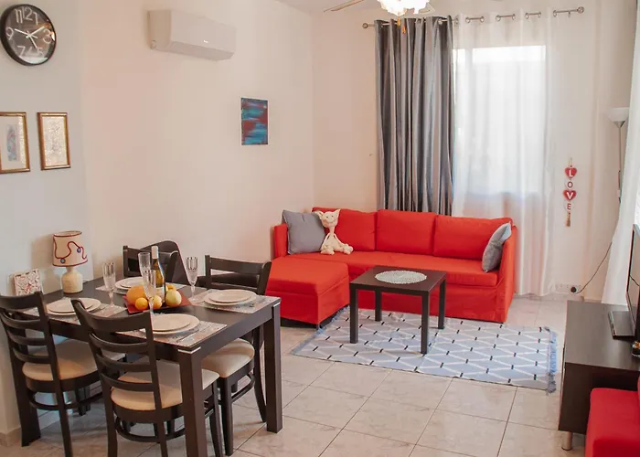 Cozy 1 Bedroom Apartment In Walking Distance To The Municipal Beach Paphos che accetta animali