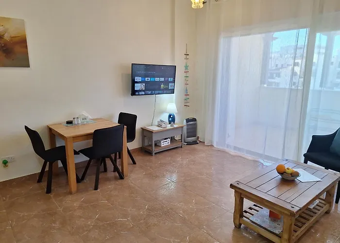 Queens Gardens Suite By The Sea, Pool And Mall Paphos