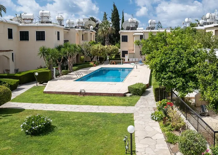 Dalia 2 Bedroom Apartment With Pool & Garden, Parking, Walk To Beach, Gated Complex Paphos