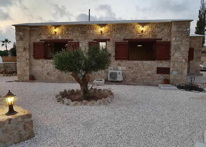Villa Yioukkas Paphos mit Pool